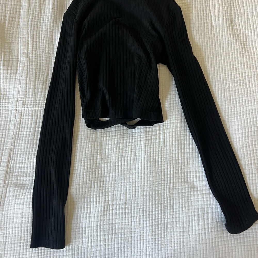 Privy Black Ribbed Long Sleeve Crop Top